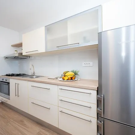 아파트 With Parking Space - 25505 *