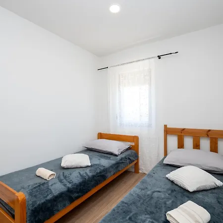 With Parking Space - 25505 Apartment Zadar