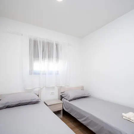 아파트 With Parking Space - 25505 *