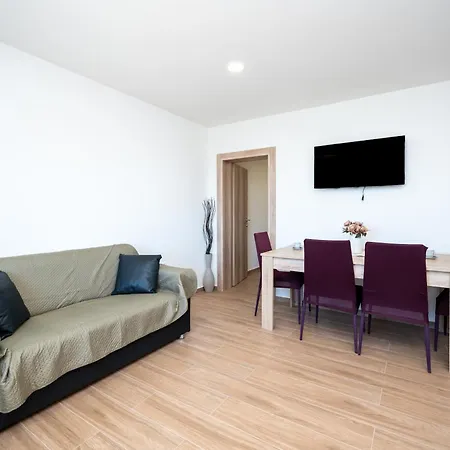 아파트 With Parking Space - 25505 *